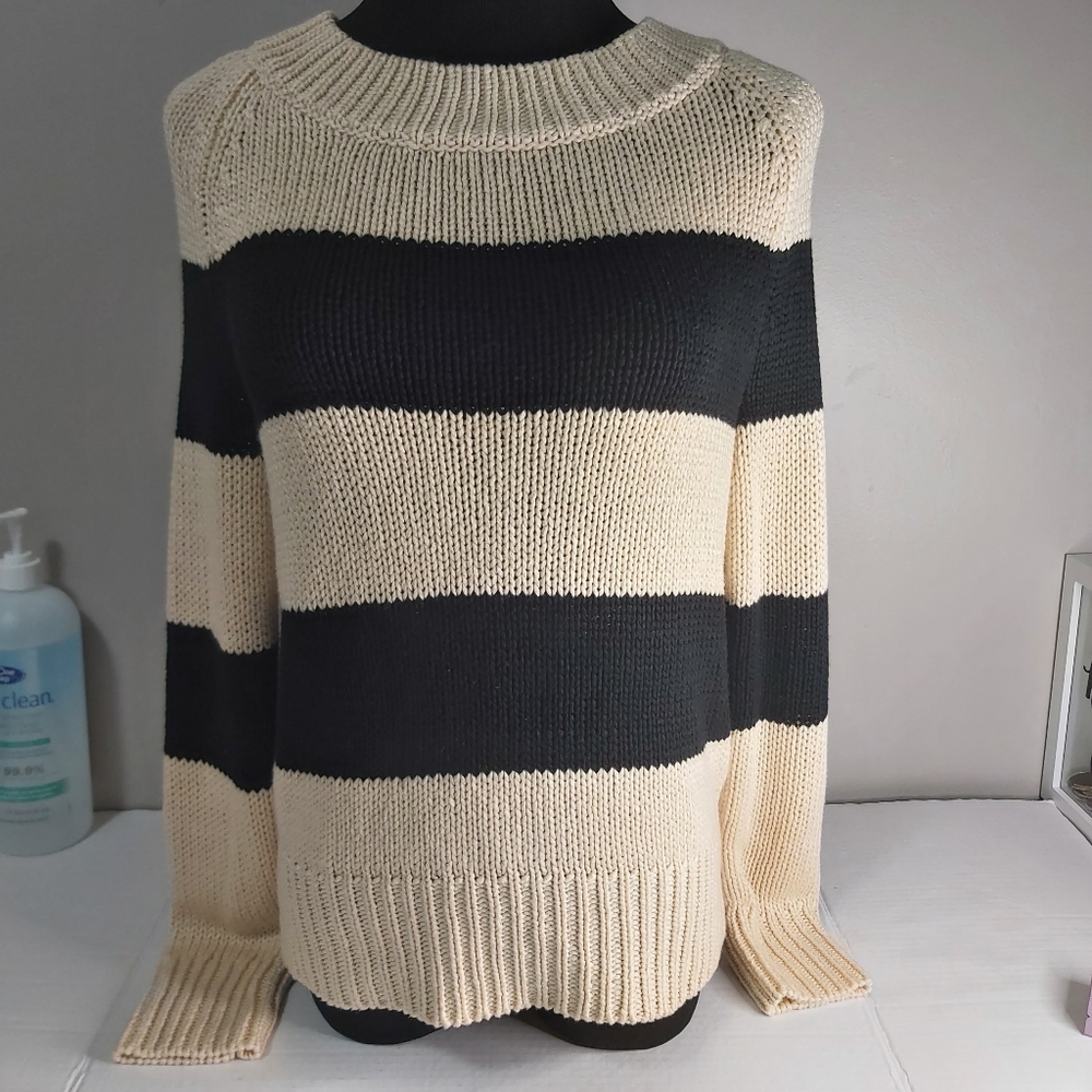 GAP stretchable sweater, XS- Medium fit